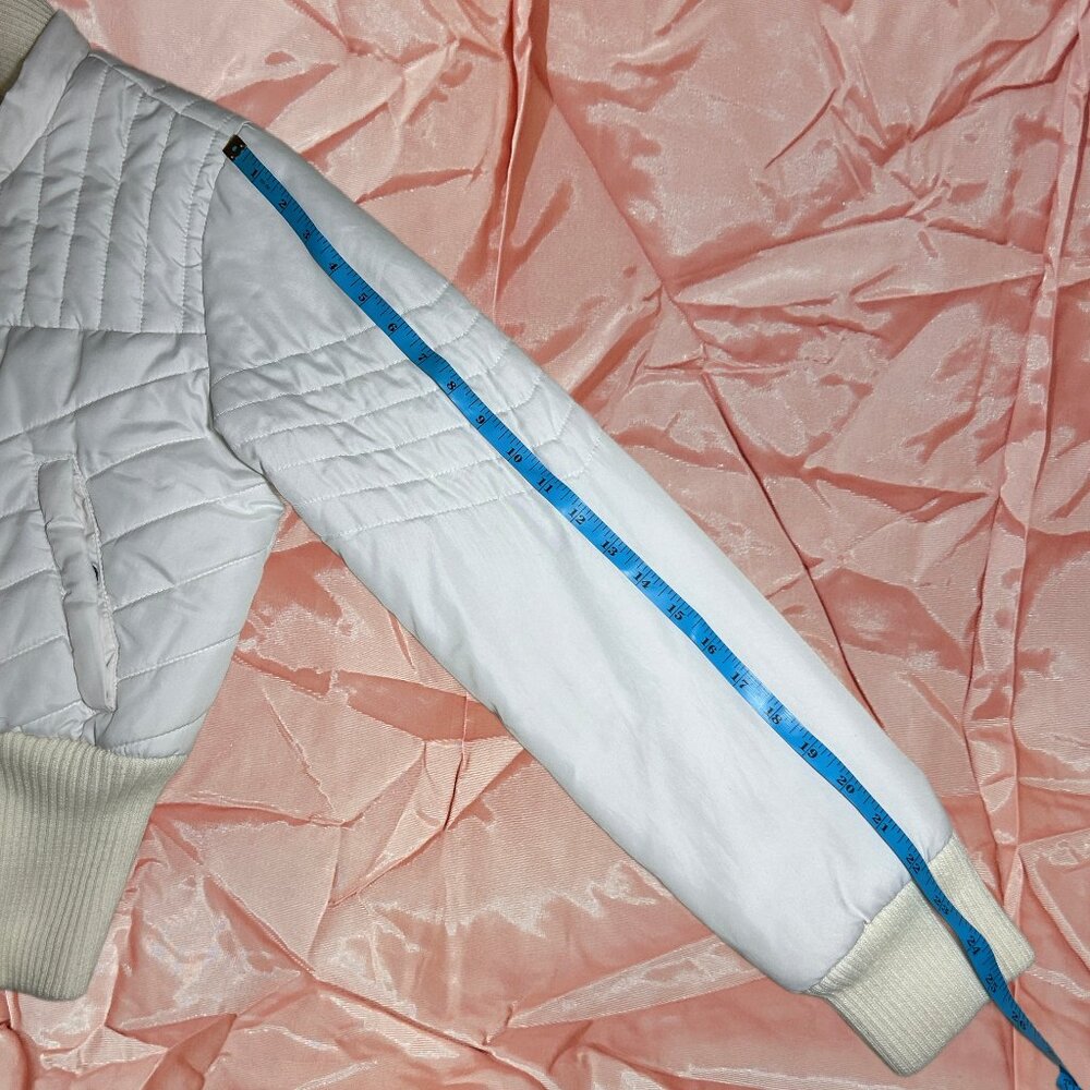 Hooded White Cropped Puffer Jacket with Faux Fur Trim - Picture 5 of 9